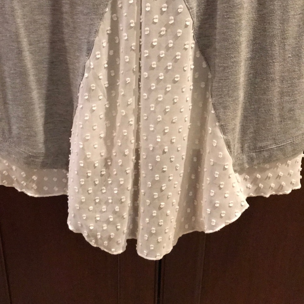 ANTROPOLOGY GRAY T-SHIRT WITH SWISS DOT FABRIC IN BACK - Picture 7 of 7
